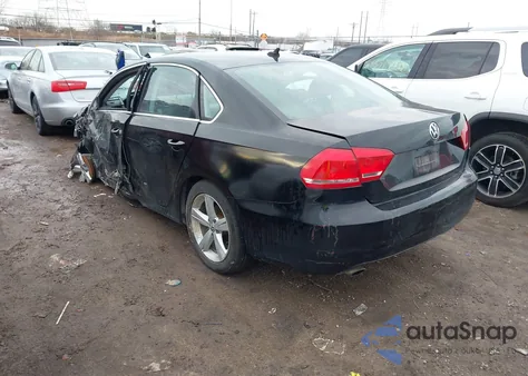 2012 Volkswagen Passat 2.5L Se z USA, uszkodzony, nr VIN 1VWBH7A35CC075859